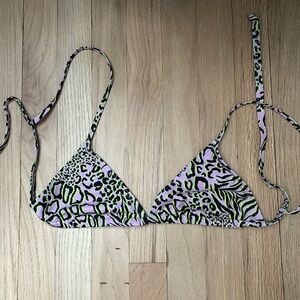 Kulani Kinis leopard print bikini top size small